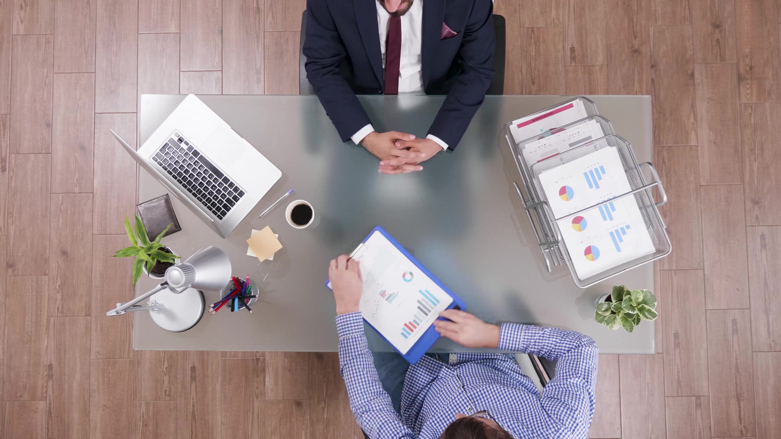 difference between recruiting and staffing